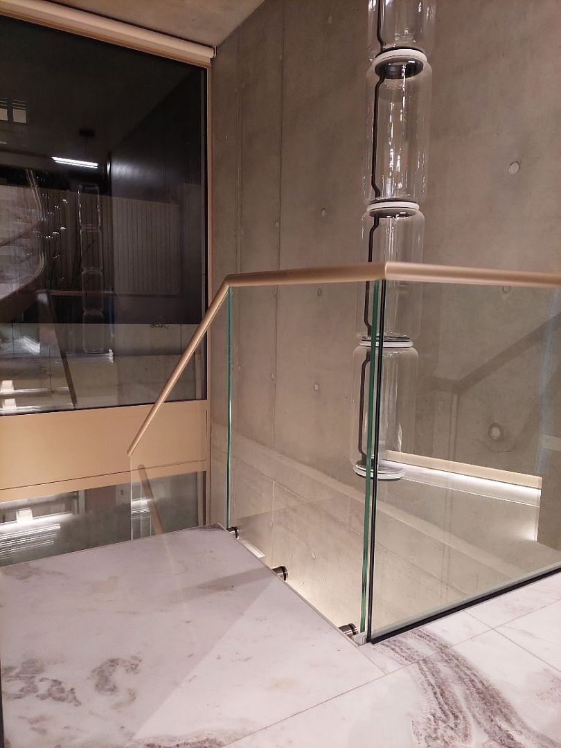 Celoskleněné zábradlí - realizace 2