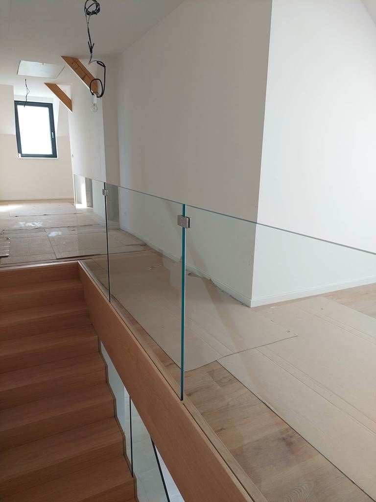 Celoskleněné zábradlí - realizace 20